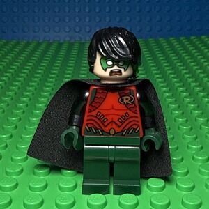 Lego Batboat Harbor Pursuit #76034 Robin w/ Dark Green Legs Minifigure